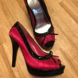 7 1/2 fuchsia pink peep toe pumps
